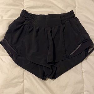 Lululemon Black Hotty Hot Low Rise Short 2.5"